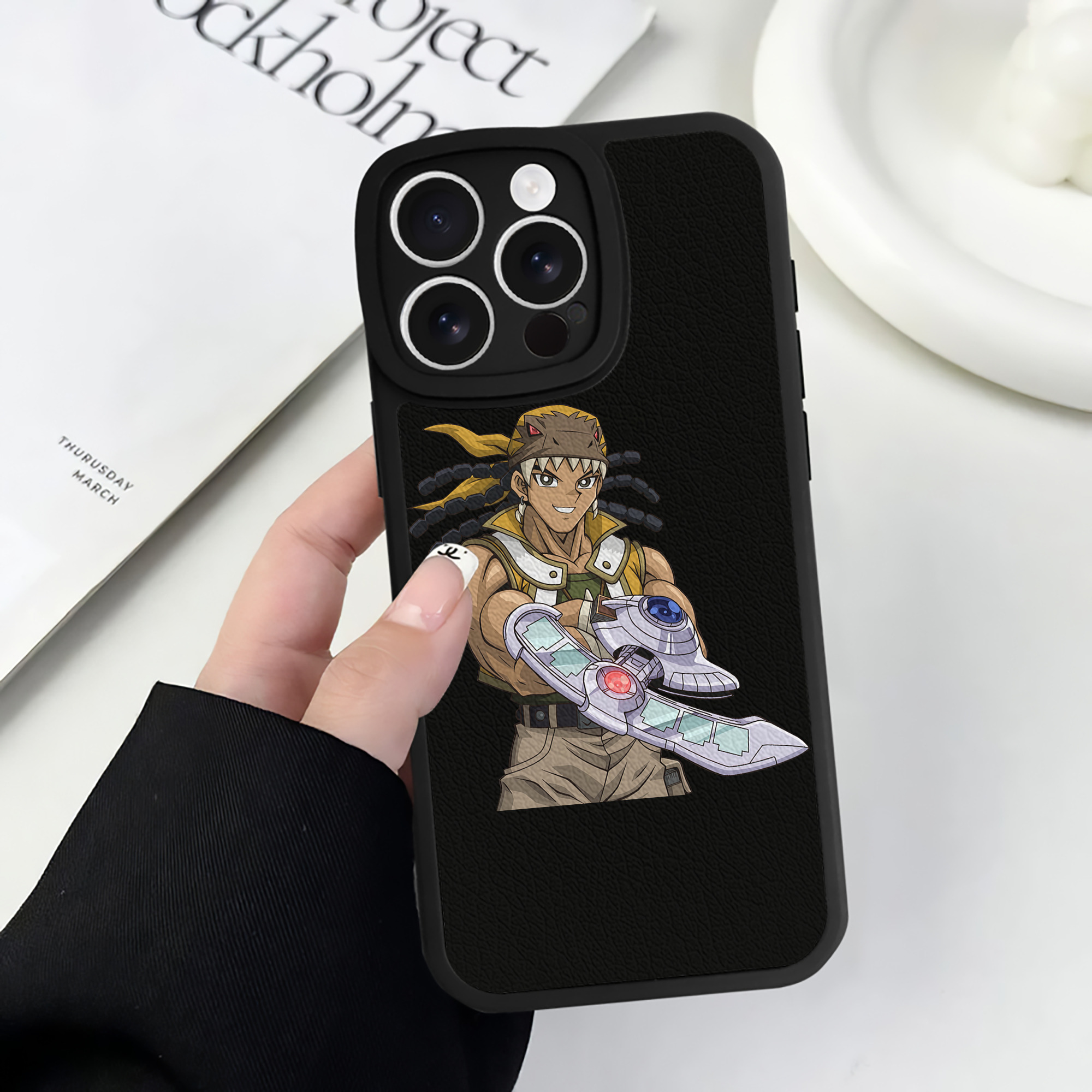 遊☆戯☆王 Yu-Gi-Oh! 【iPhone 16シリーズ対応】シリコンスマホケース（レザー調） 材質：シリコン